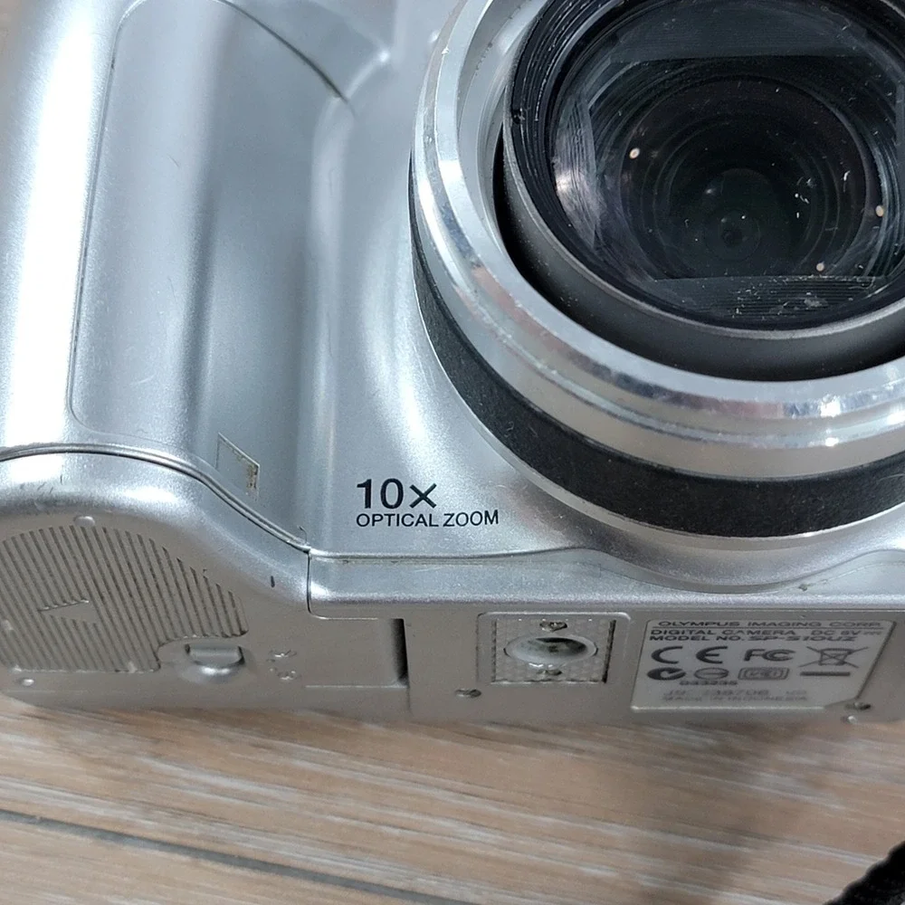 Olympus SP-510UZ 7.1 Megapixel Digital Camera 10x Optical Zoom Silver No Cap